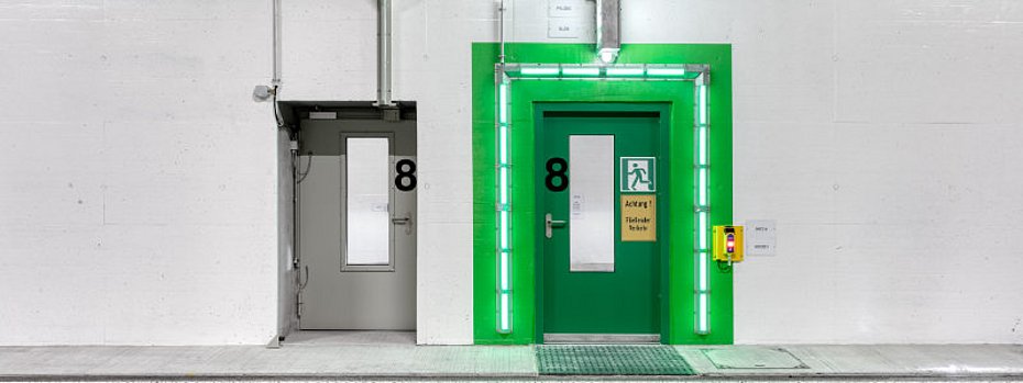 Lackeinsparung bei Tür- und Torsystemen dank Elektrostatik-Pistolen